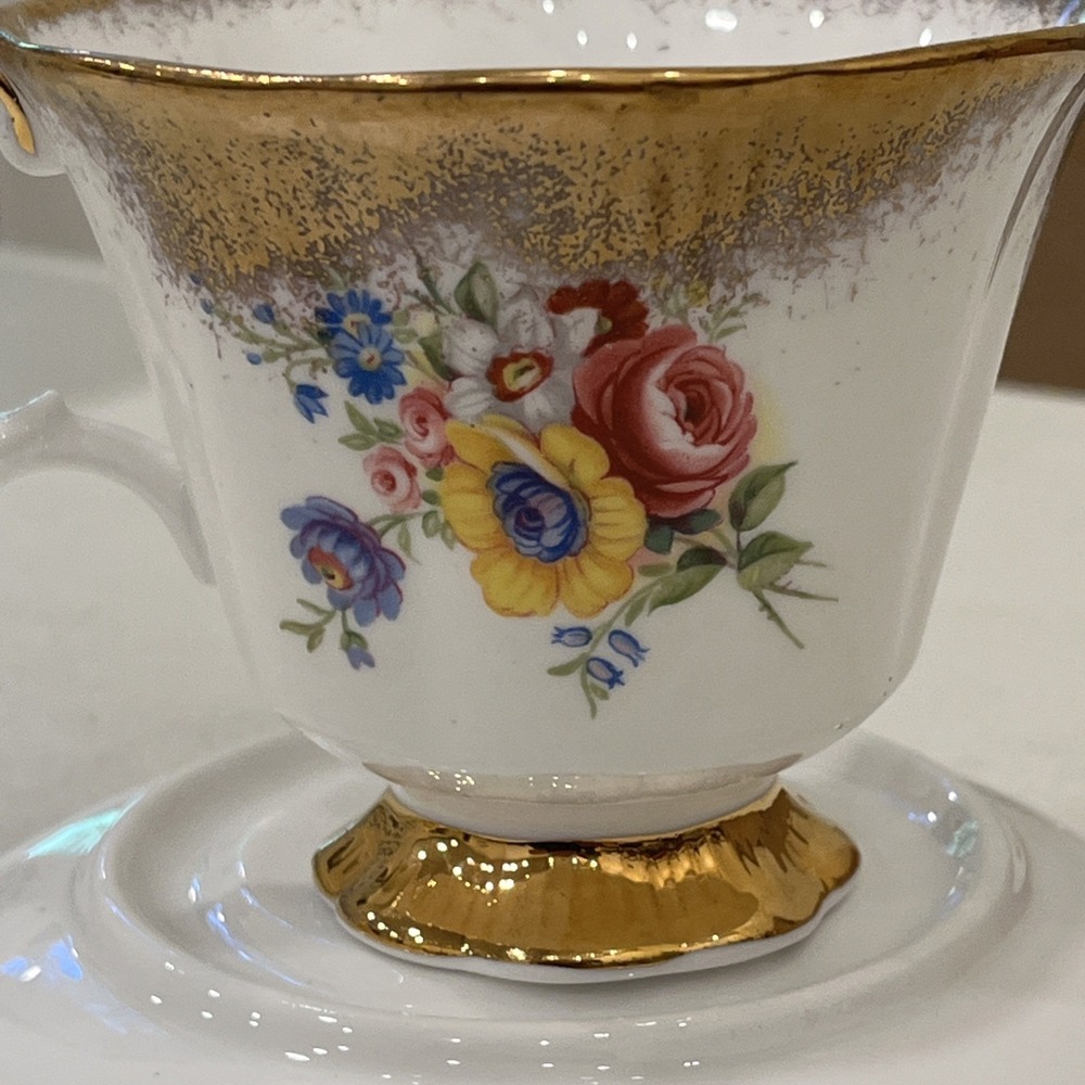 Vintage royal albert gold crest bone China England cabbage rose tea cup Saucer - Picture 9 of 11